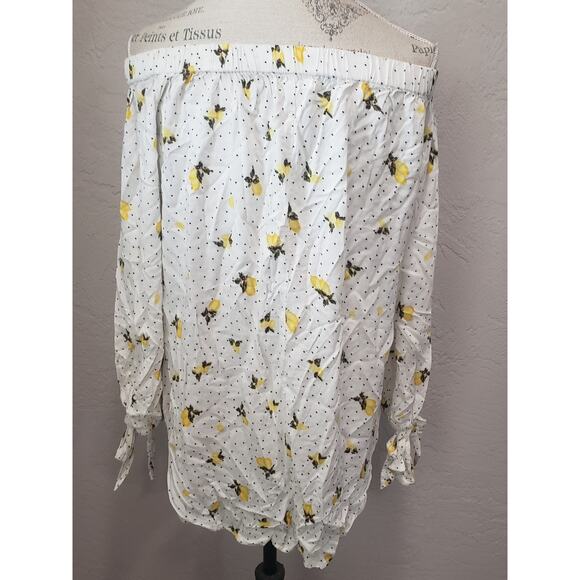 Truly 4 You Lemon Print Cold Shoulder High Low Long Sleeved Shirt | Size Medium - Picture 3 of 7